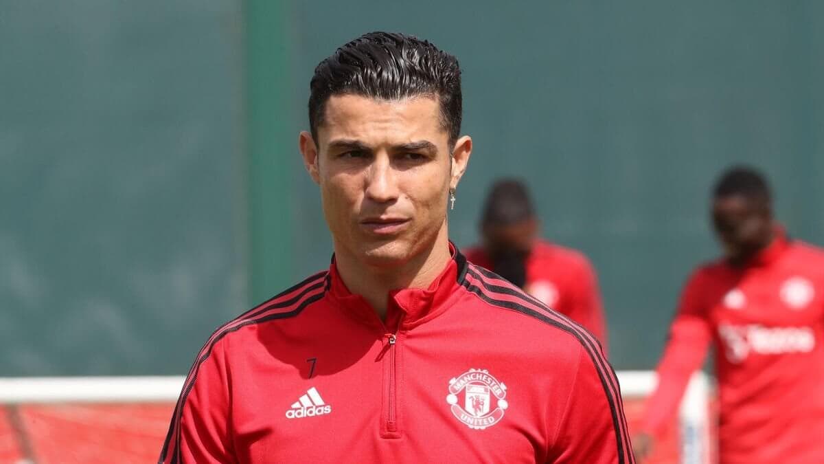 BBC Sport: De Jongov prestup komplikuje jeho spor s FCB, Ronaldove možnosti na odchod sa znižujú