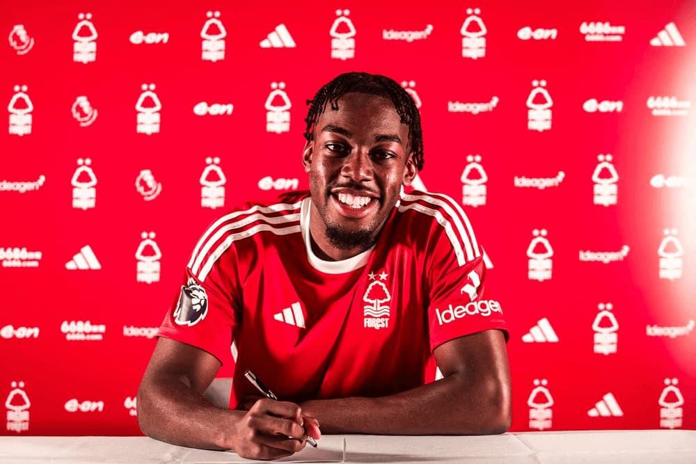Oficiálne: Elanga prestúpil do Nottinghamu Forest
