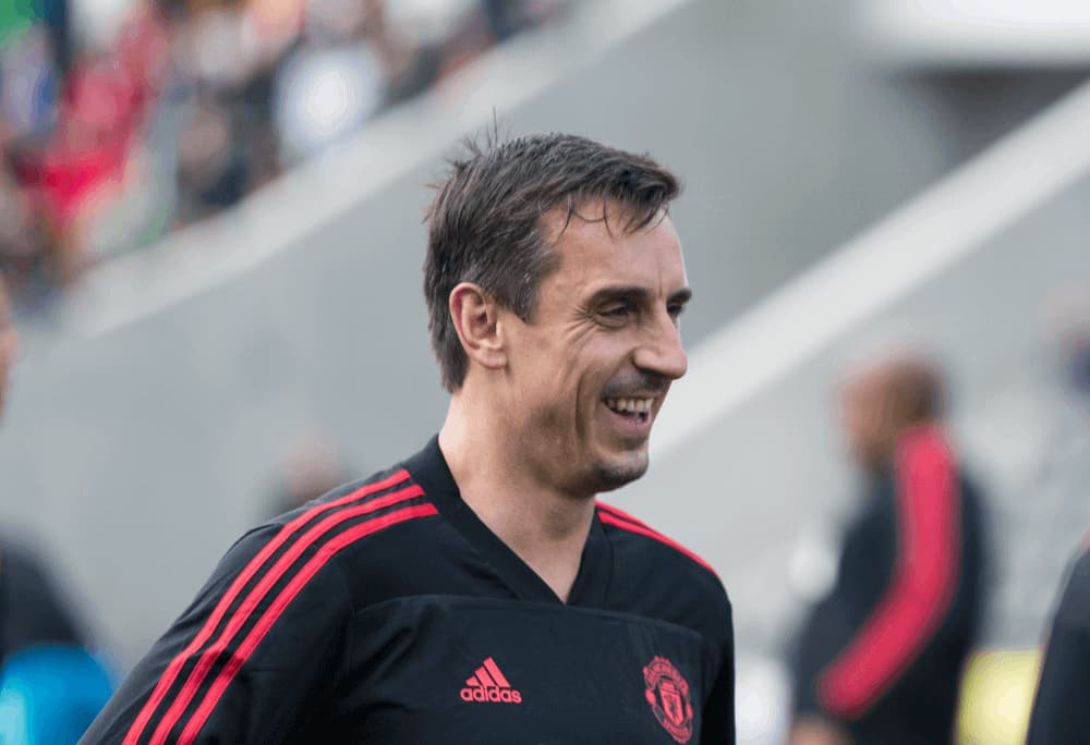 Neville: Manchester United mal právo preskúmať ďalšie trénerské možnosti