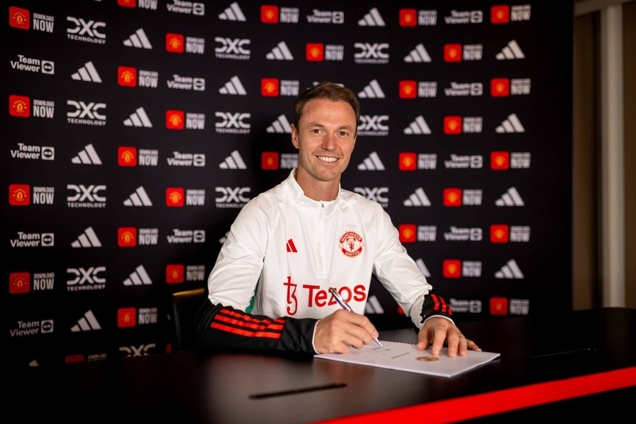 Oficiálne: Reguilón a Evans vystužia obranu Red Devils