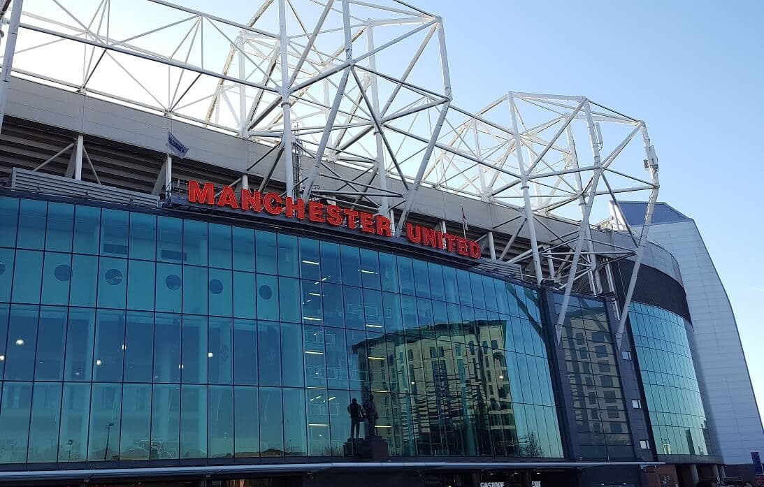 Prečo sa naťahuje predaj Manchestru United?