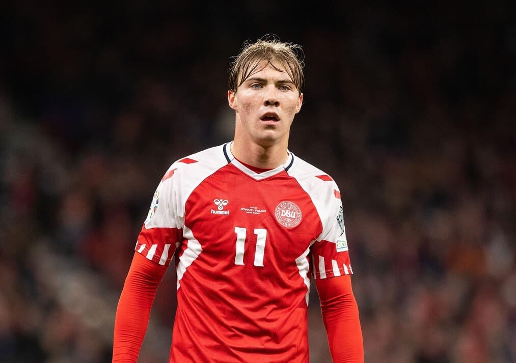 Hojlundov prestup na Old Trafford sa blíži