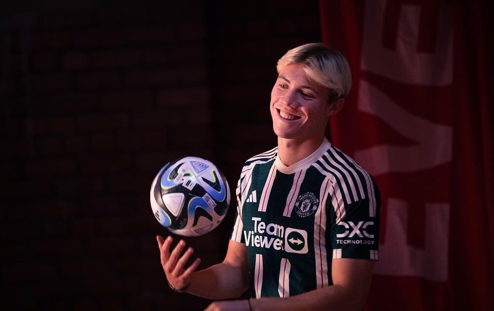 Shearer: V Hojlundovi vidím potenciál skutočného strelca, ale je mi ho ľúto
