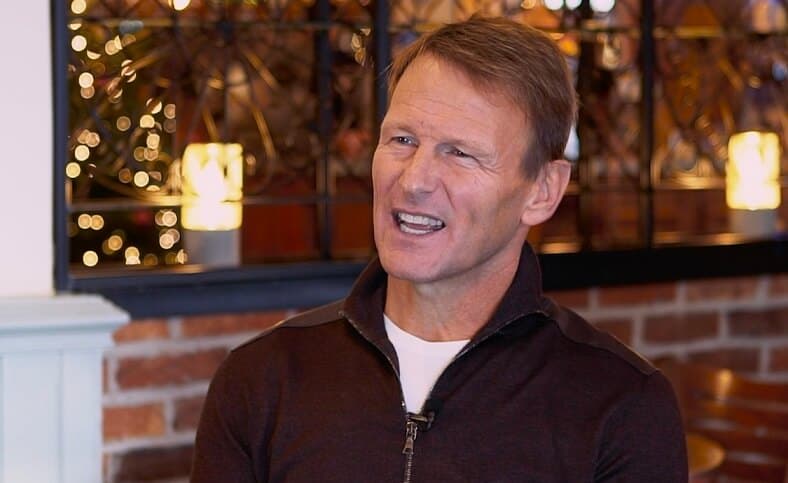 Sheringham: Solskjaer vie, že slučka sa sťahuje