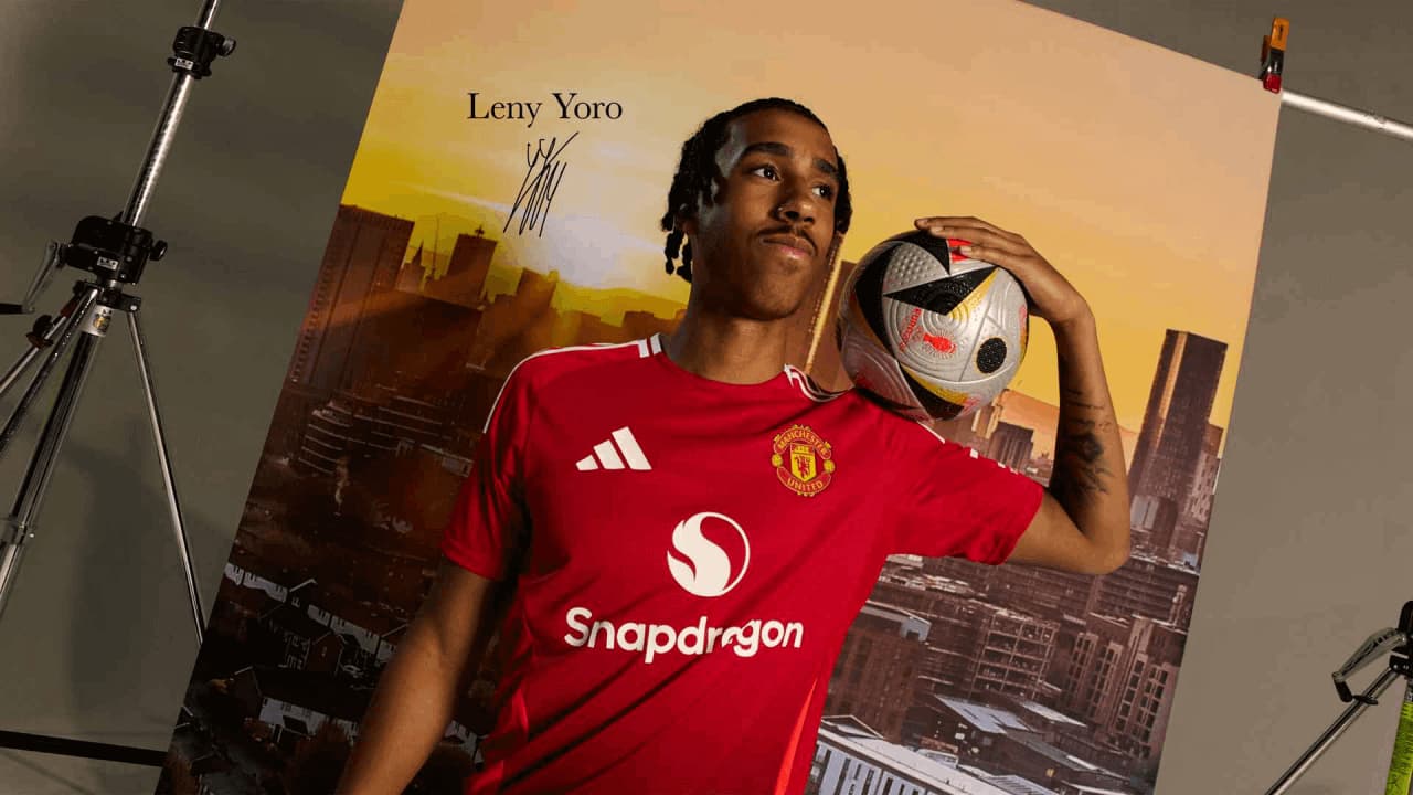 Oficiálne: Leny Yoro sa stal hráčom Manchestru United