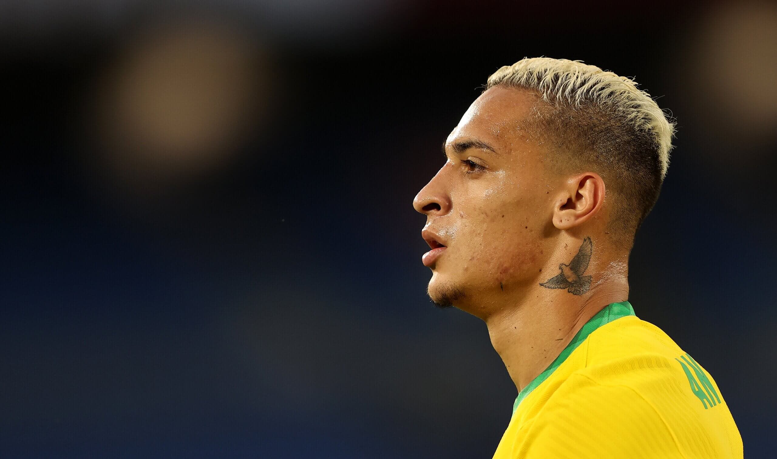 Manchester United sa po prestupe Casemira zameral na Antonyho a Gakpa